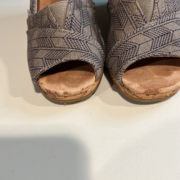 Tom’s CORK PEEP TOE WEDGES SIZE 6 - Picture 2 of 7